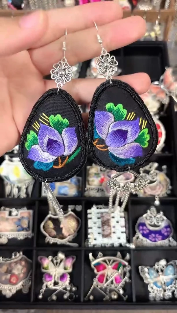 彩云南阁非遗老绣饰品672*