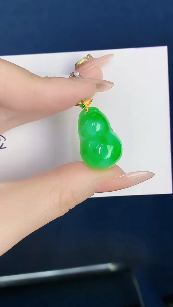 颈饰18K金镶嵌翡翠缅甸天然翡翠A货