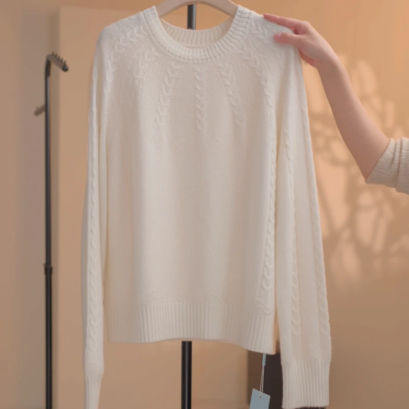 【越越】时尚简约圆领宽松显瘦百搭针织衫-Y19067