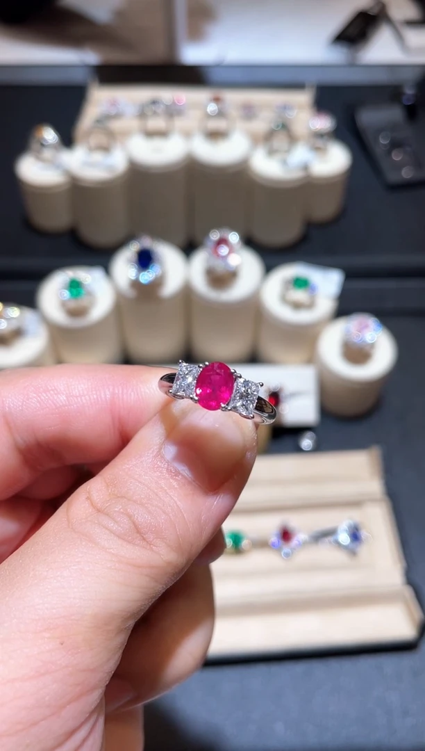 18K金镶嵌戒指红宝石1.45ct