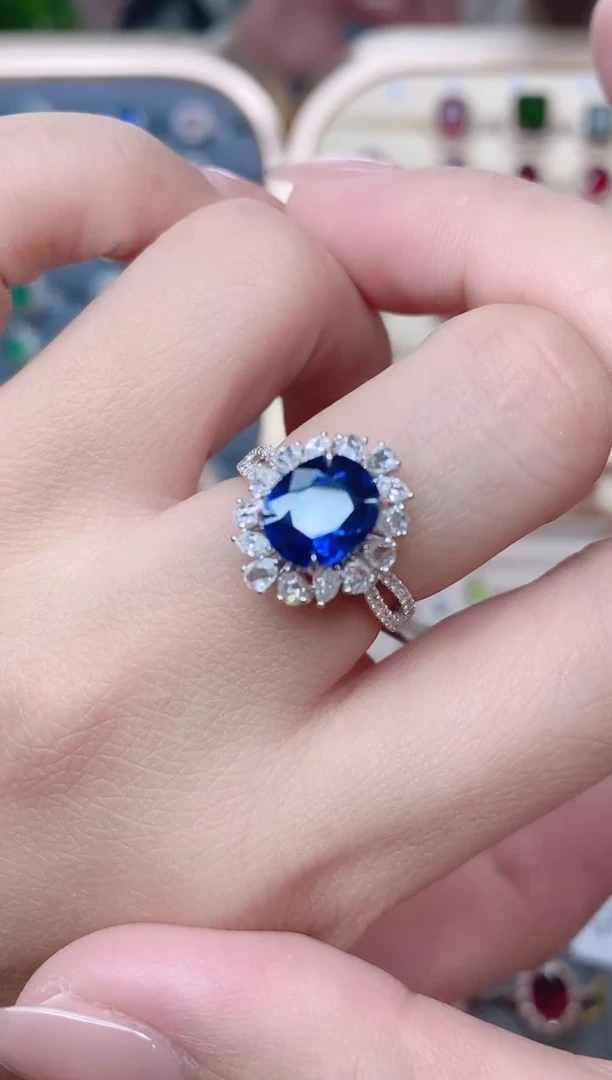蓝宝石戒指蓝宝石18K金镶嵌莉*白2.27CT