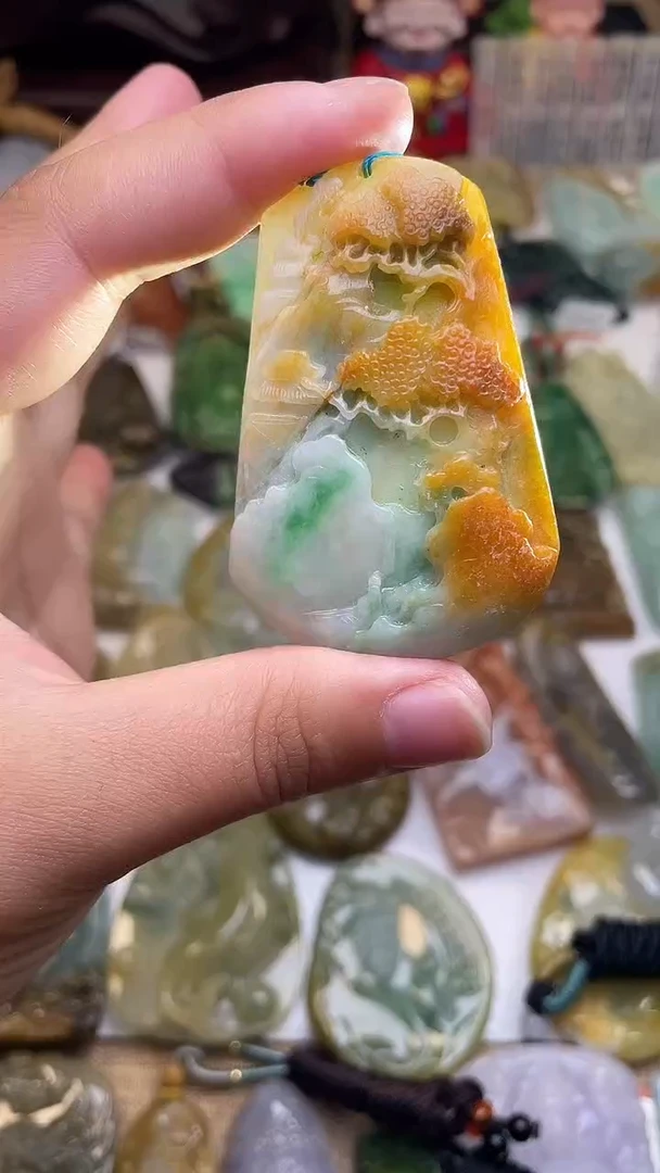 颈饰未镶嵌翡翠山水