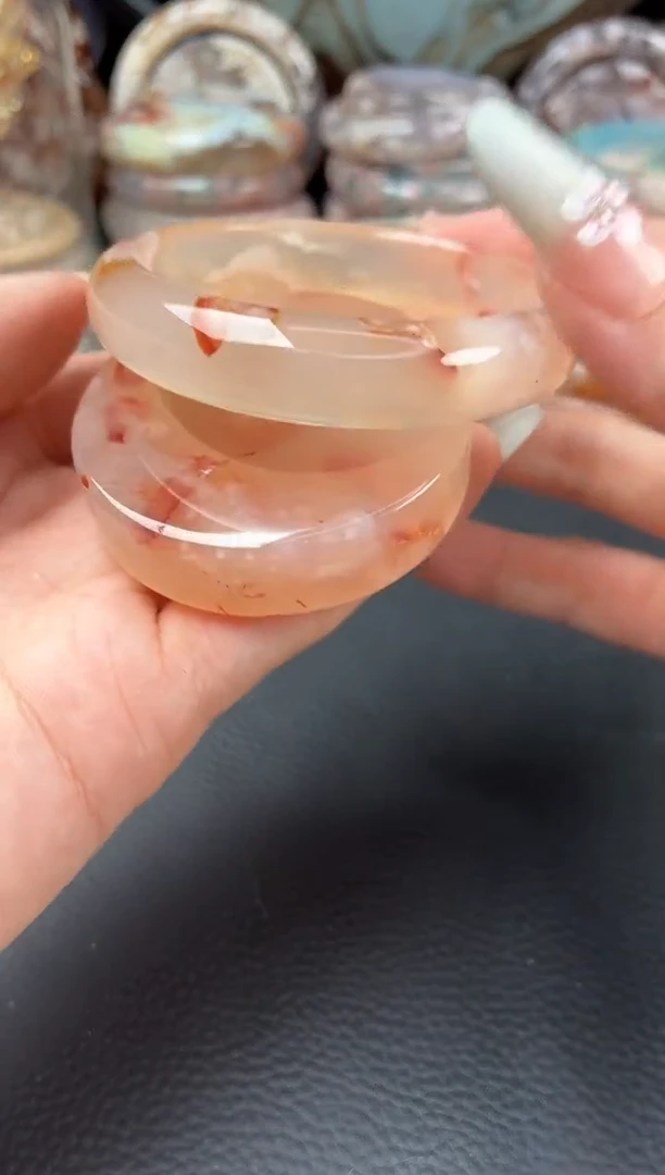 石英质玉手镯（圆镯）未镶嵌52