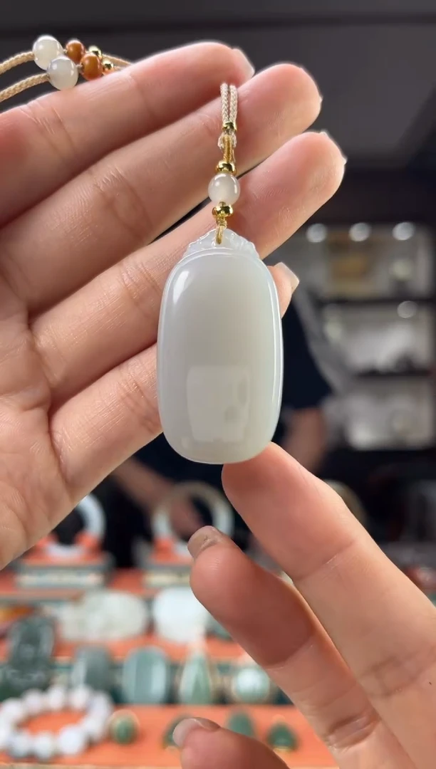 和田玉未镶嵌颈饰佩佩