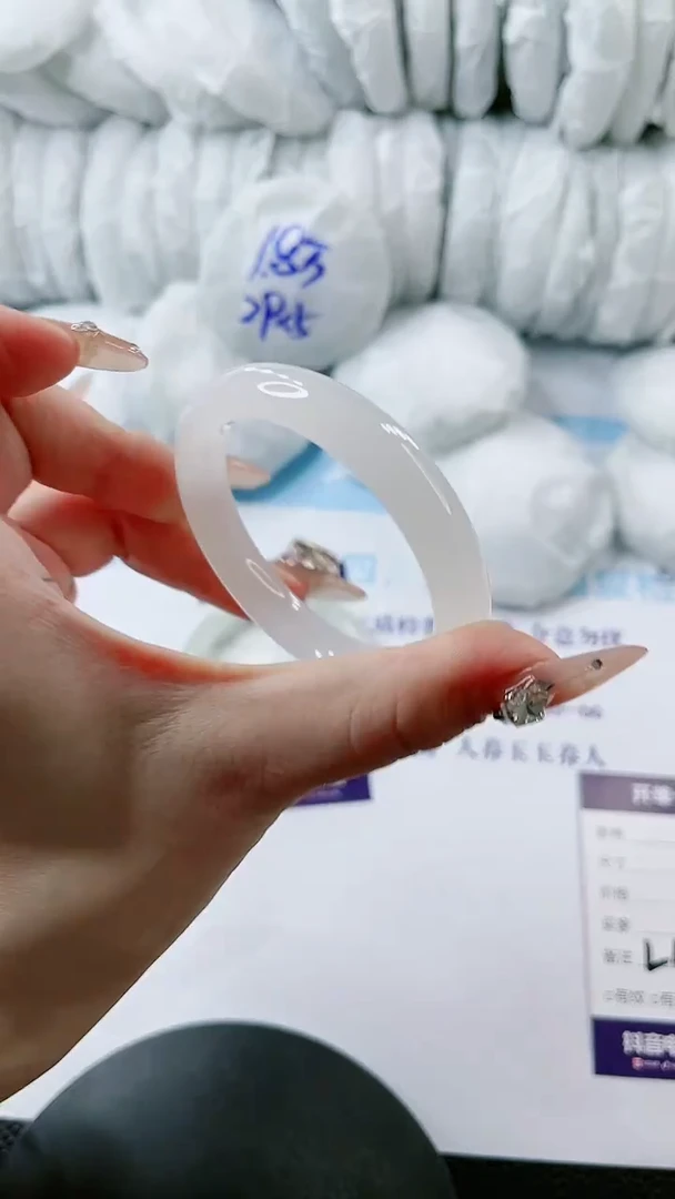 【闪购商品】石英质玉手镯未镶嵌多样性发货L428