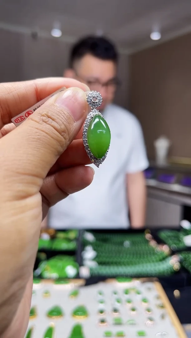 和田玉（碧玉）银S925镶嵌颈饰猫眼吊坠