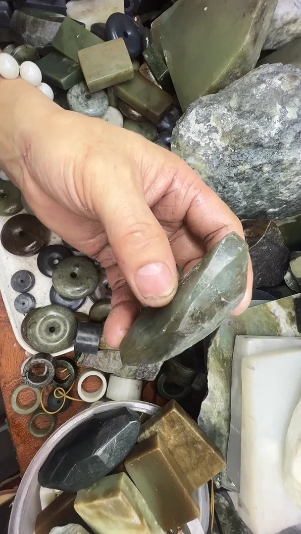 未镶嵌和田玉珠宝半成品毛料