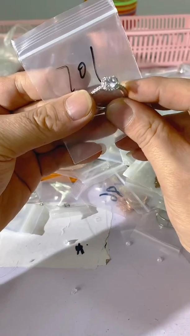 【闪购商品】水晶颈饰银S925镶嵌701红宝，蓝宝，多样性发一件赠链