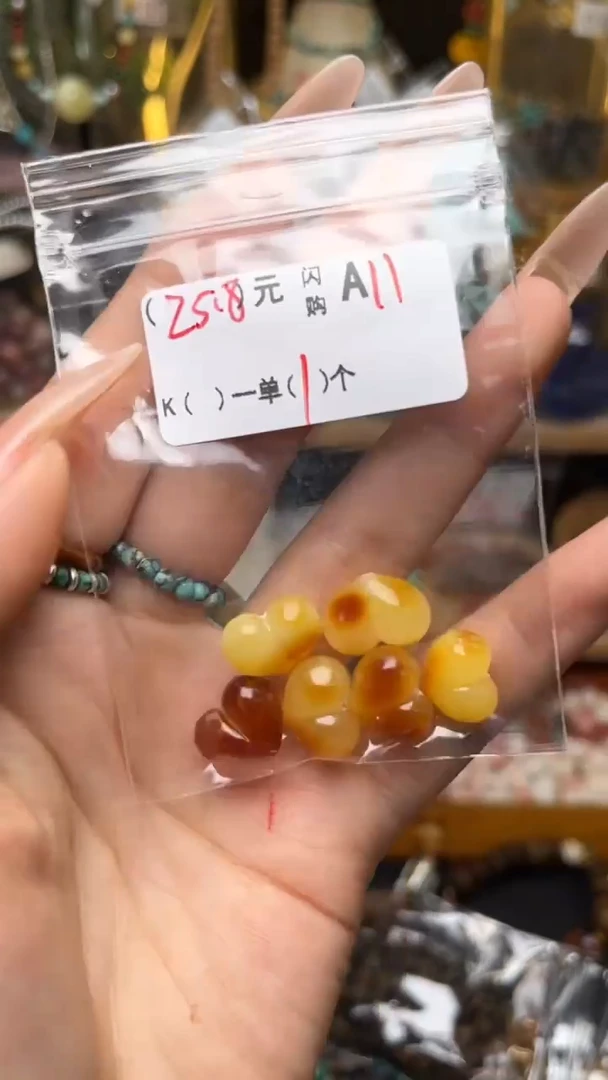 未镶嵌琥珀珠宝奇石A11