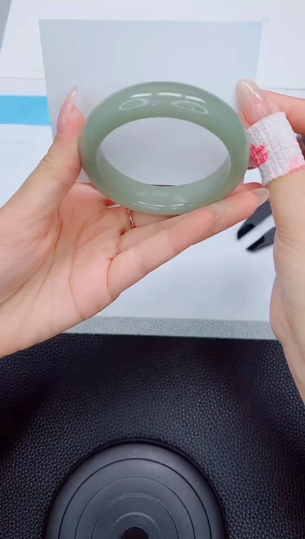 石英质玉手镯未镶嵌120-54.4