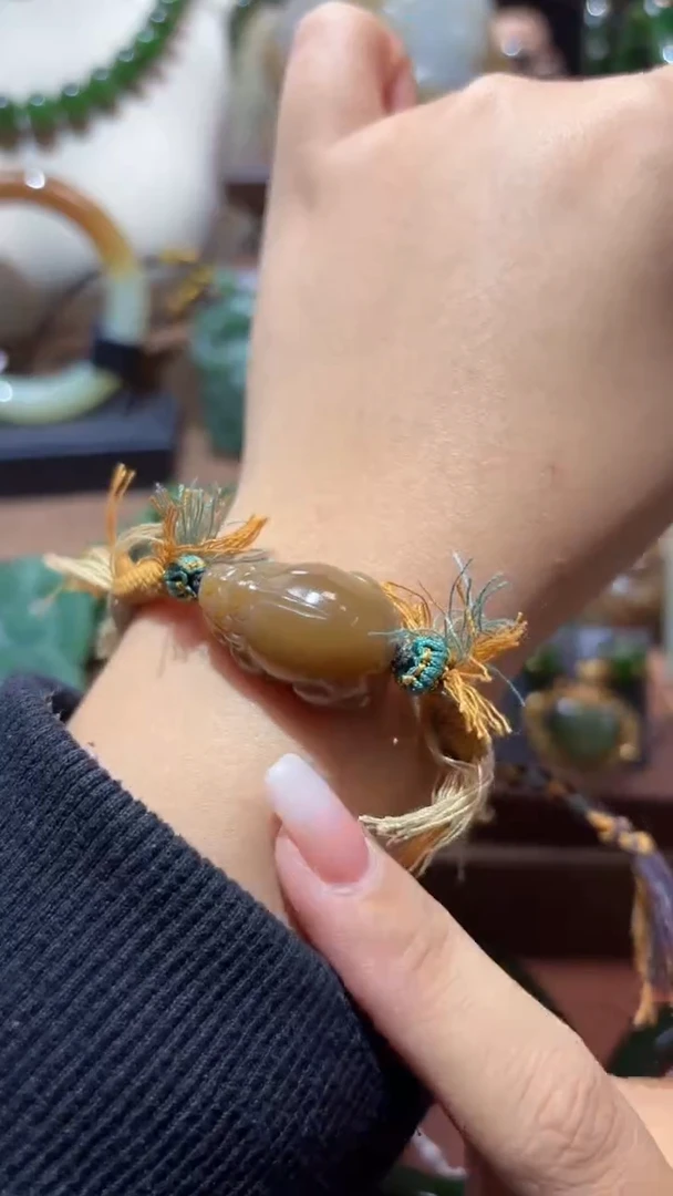 未镶嵌手绳和田玉1