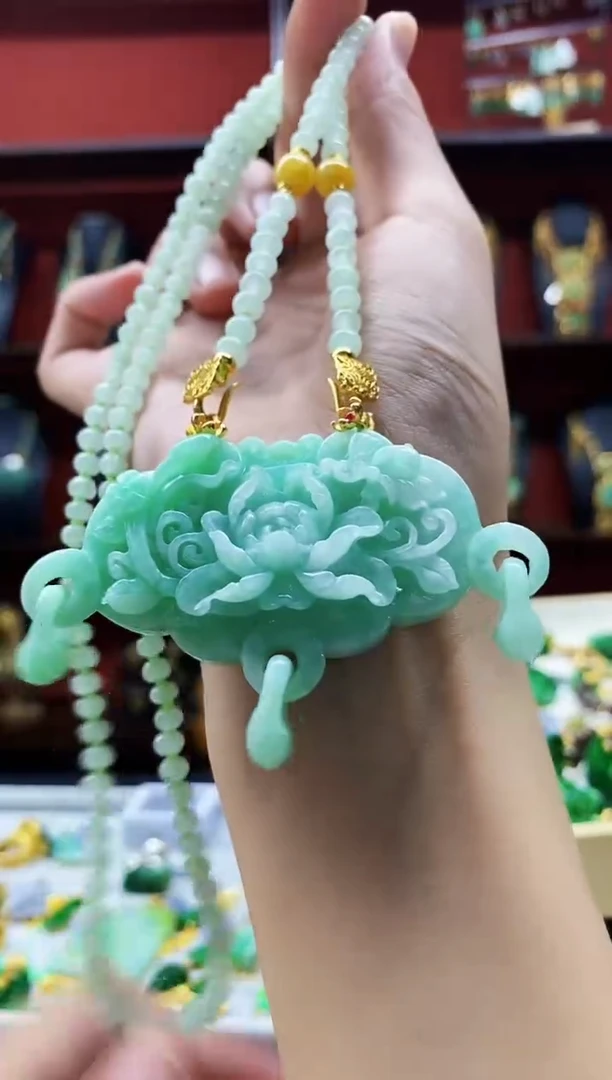 颈饰未镶嵌翡翠吊坠