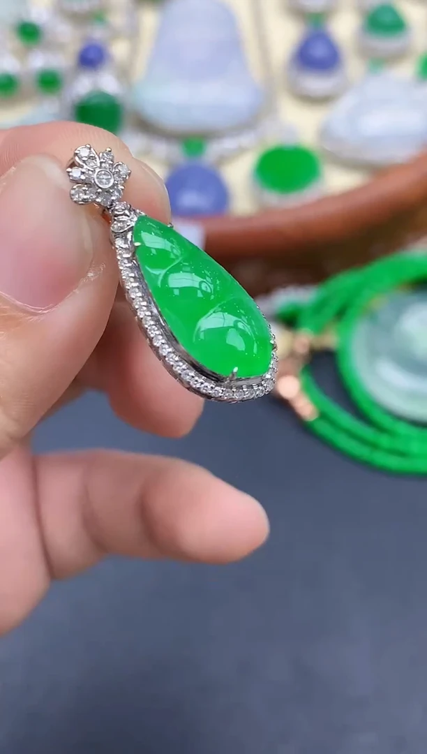 颈饰18K金镶嵌翡翠407-中国好珍宝