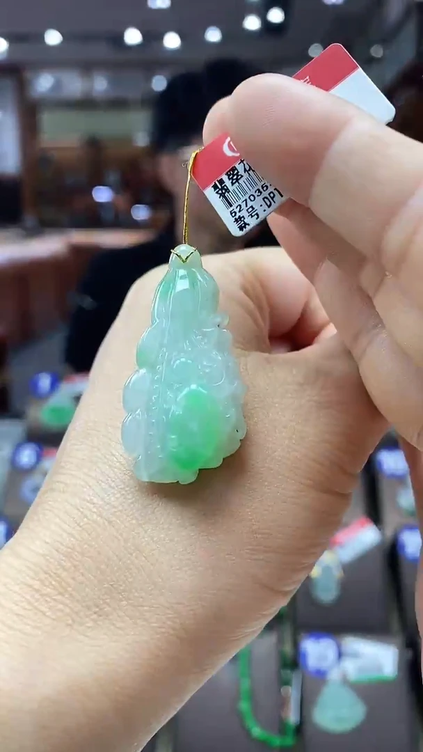 颈饰未镶嵌翡翠白菜