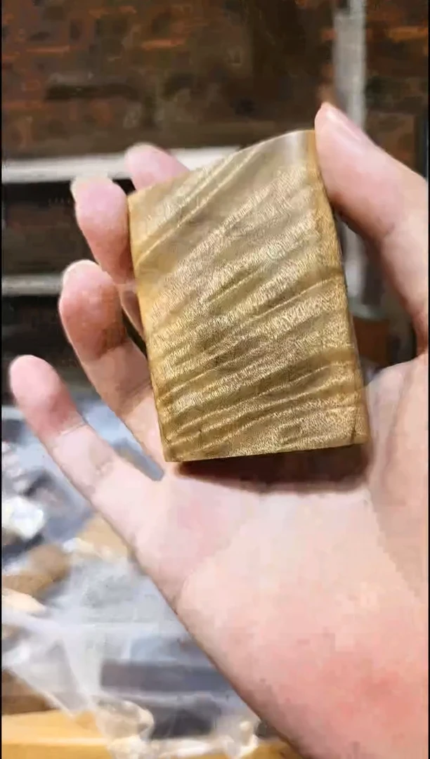 金丝楠无事牌手把件