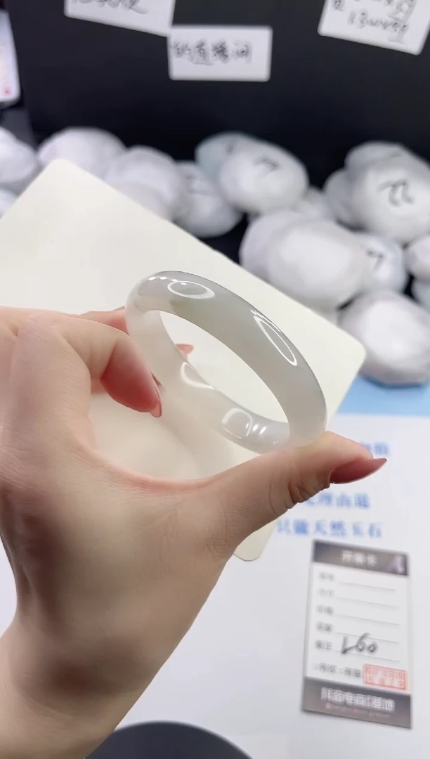 未镶嵌手镯石英质玉多样性发货L60