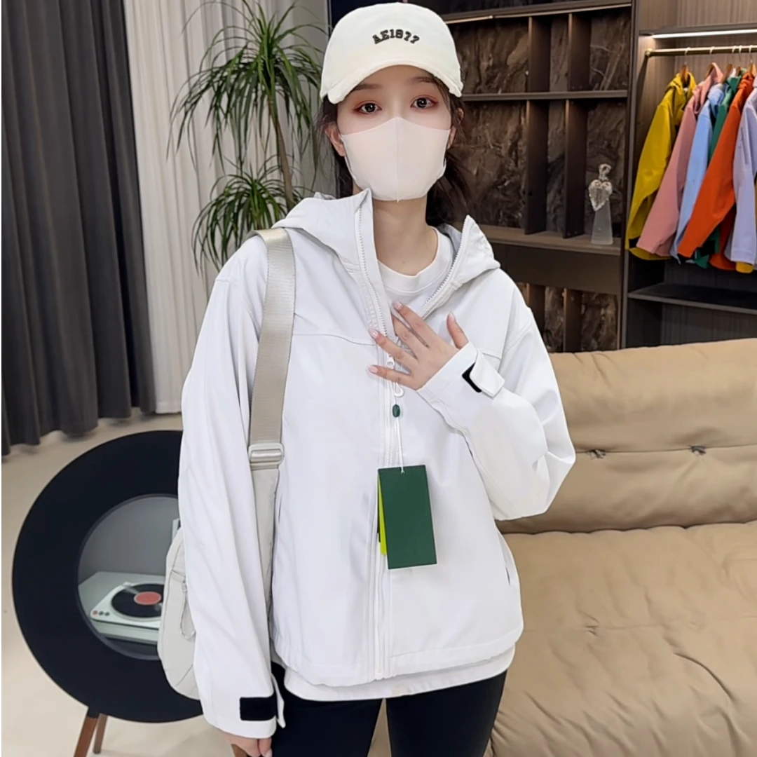 Roadbrook绿波品牌单 户外！软壳连帽防风防水 可X窿款冲锋衣外套