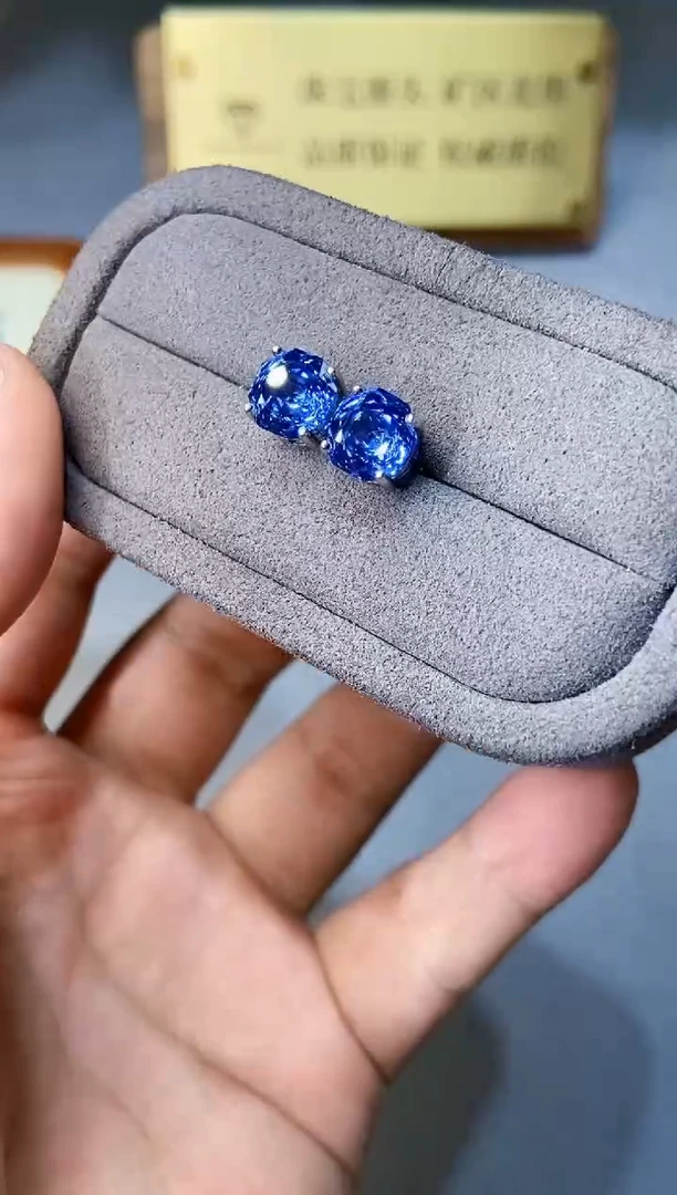 银S925镶嵌耳饰托帕石......