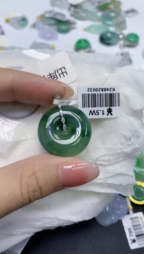 颈饰18K金镶嵌翡翠天然缅甸翡翠A货多样性发一件