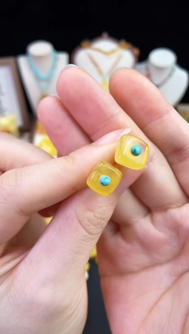 琥珀未镶嵌珠宝奇石多样性发其一