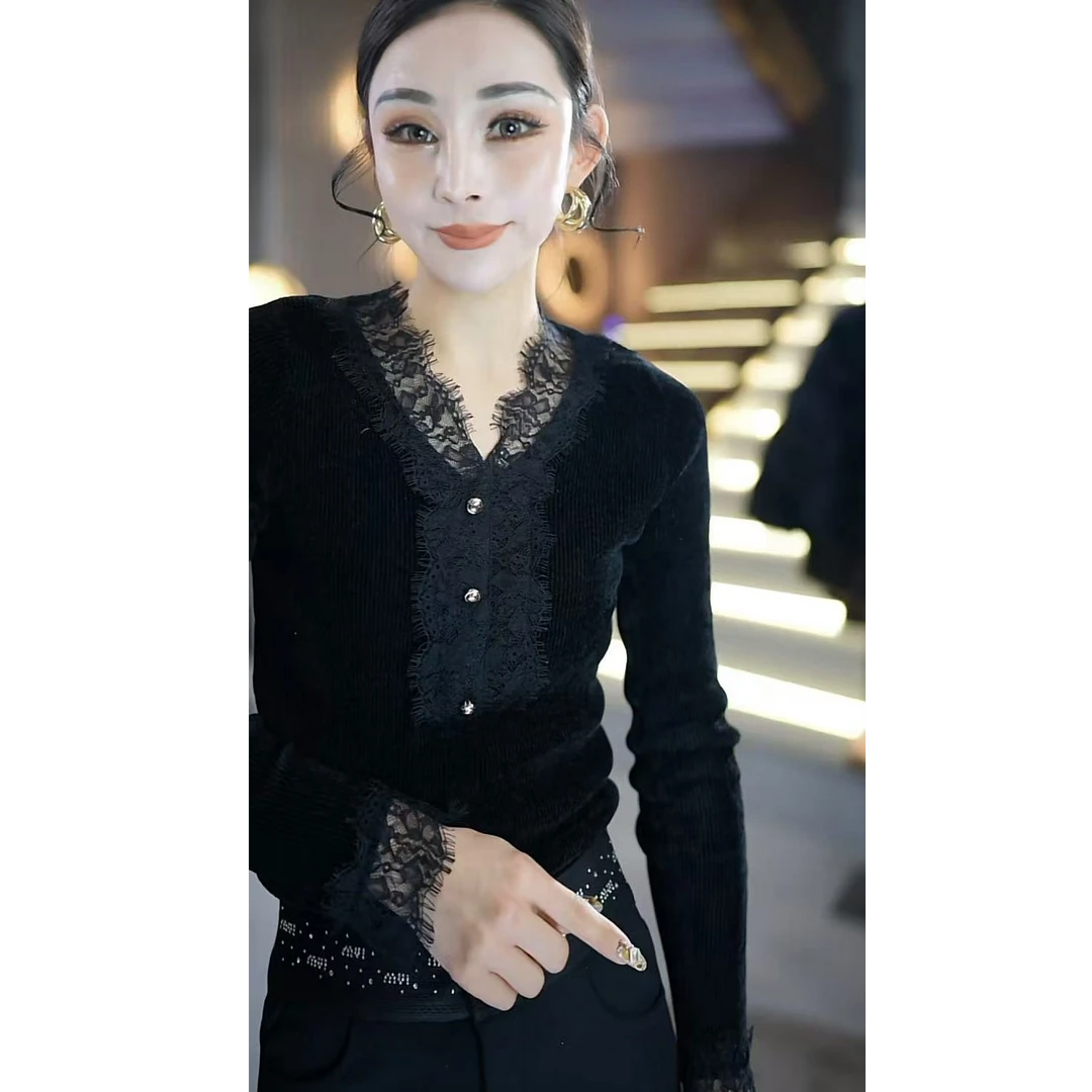 冬季时尚百搭收腰显瘦花边V领天鹅绒女士套头打底上衣毛衣1m12201