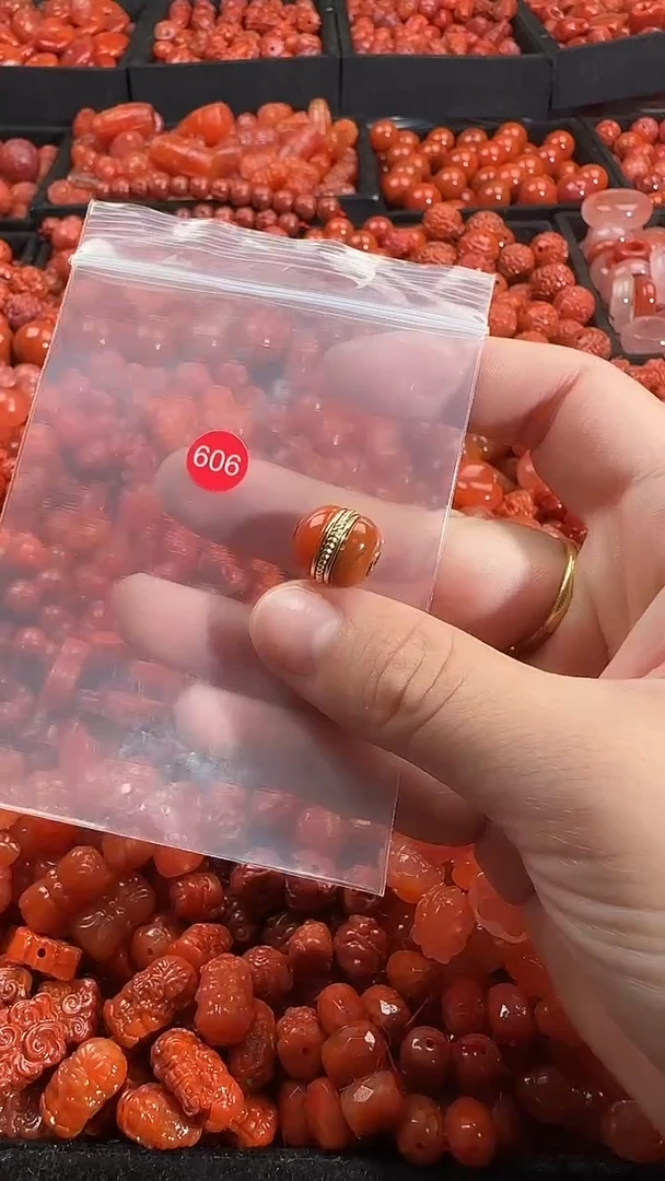 颈饰未镶嵌南红玛瑙1