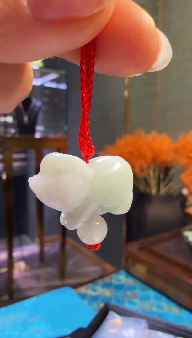 【闪购商品】翡翠颈饰未镶嵌翡翠小猪