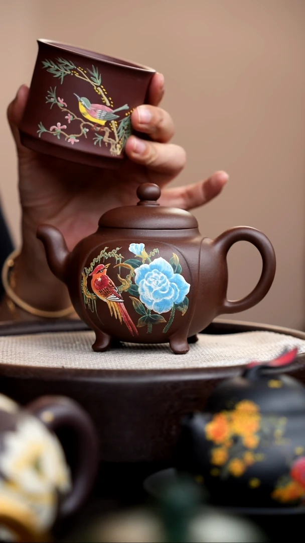 茶壶紫砂紫泥四足鼎盛泥绘蓝花红鸟+杯
