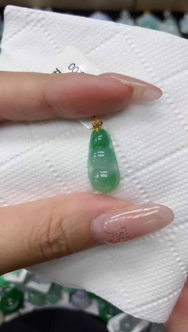 颈饰18K金镶嵌翡翠1111111111