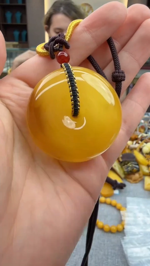 琥珀颈饰未镶嵌189秒拍号 假一罚三