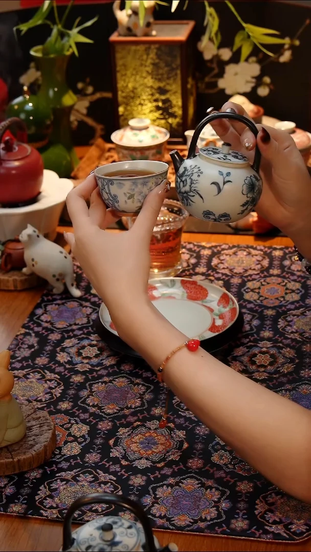 青花提梁壶+青花斗彩主人杯两件套