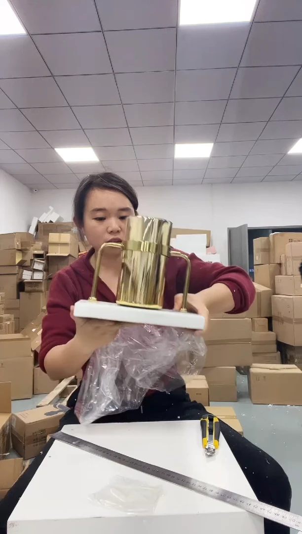 树脂金腰带花瓶摆件