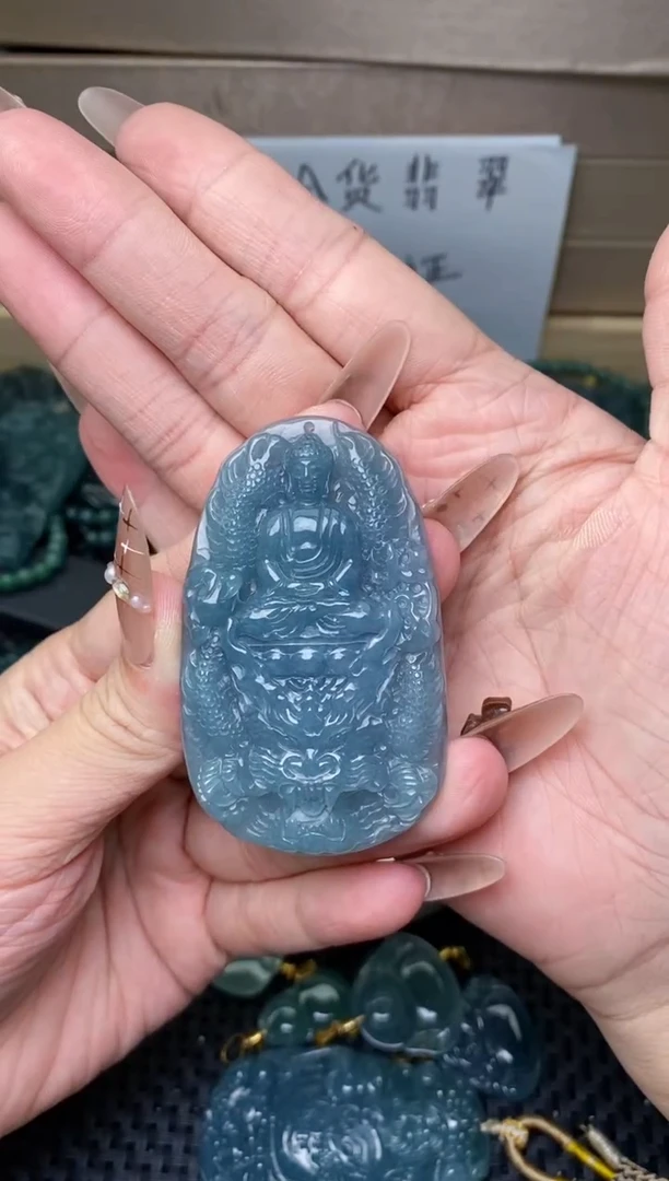 翡翠未镶嵌颈饰