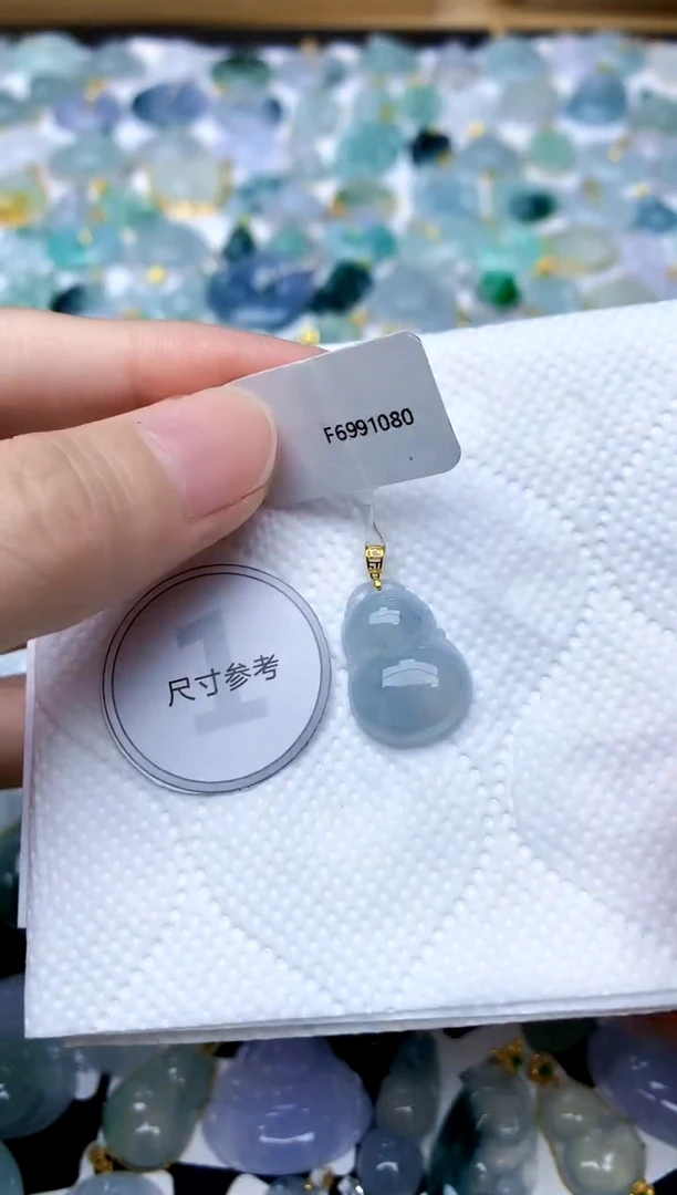 颈饰18K金镶嵌翡翠天然A货翡翠