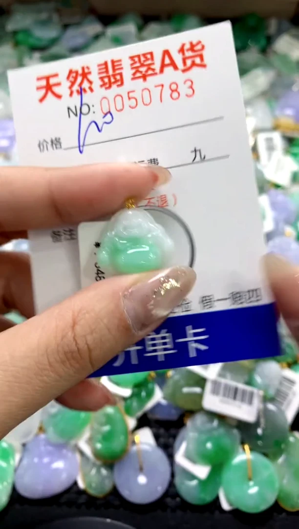 颈饰18K金镶嵌翡翠1111111111111111