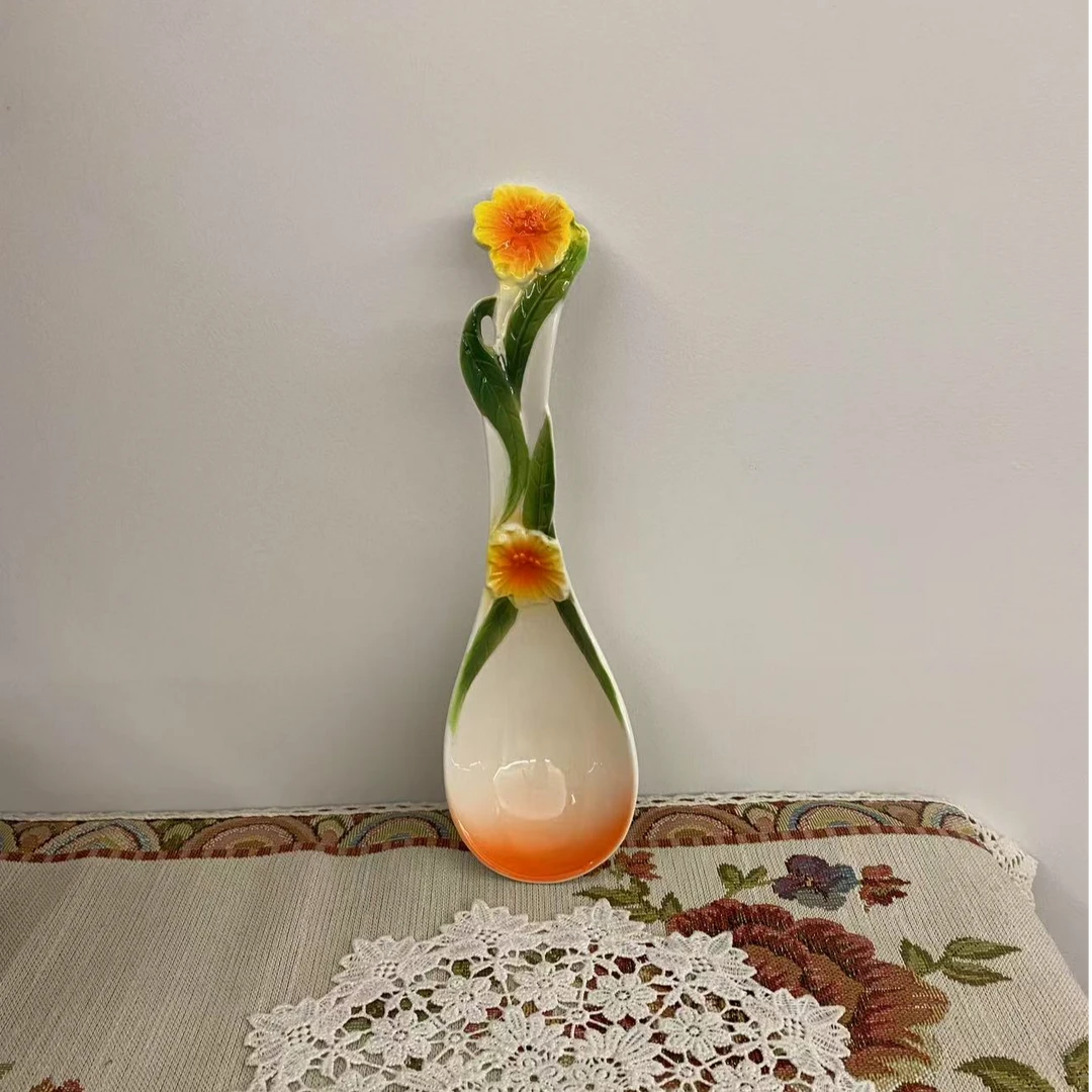 珐琅瓷手彩浮雕百合花大汤勺高温瓷釉下彩工艺精美