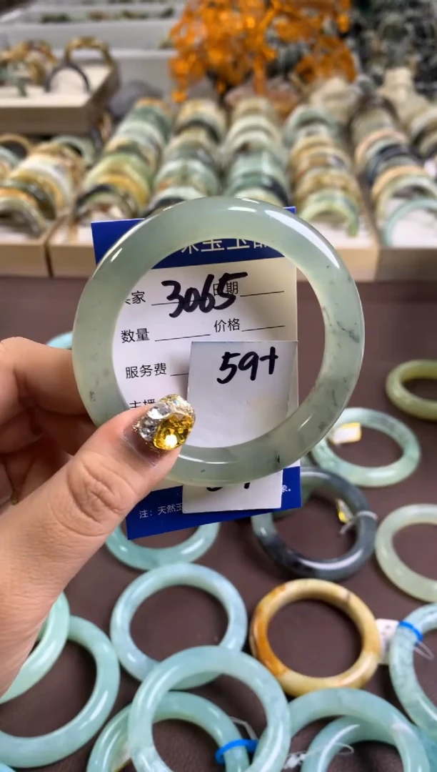 【闪购商品】蛇纹石玉手镯未镶嵌3065