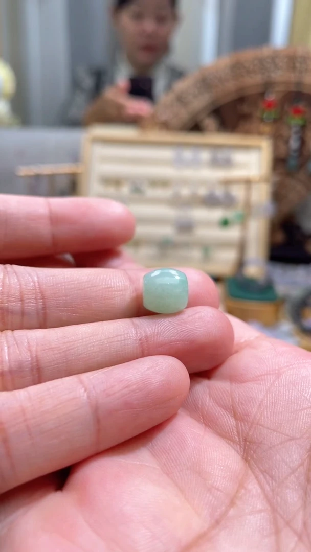 【闪购商品】翡翠颈饰未镶嵌路路通