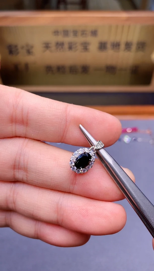 【闪购商品】蓝宝石颈饰银S925镶嵌........