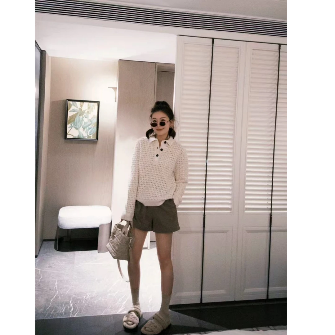 100山羊绒翻领宽松纽扣款针织长袖毛衣
