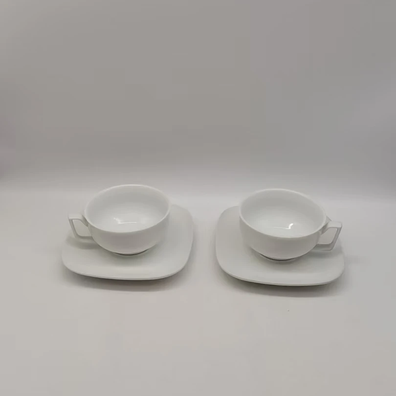 5552 2杯2碟（杯口径9.5，高5，碟口径14.5，高2）陶瓷餐具B34