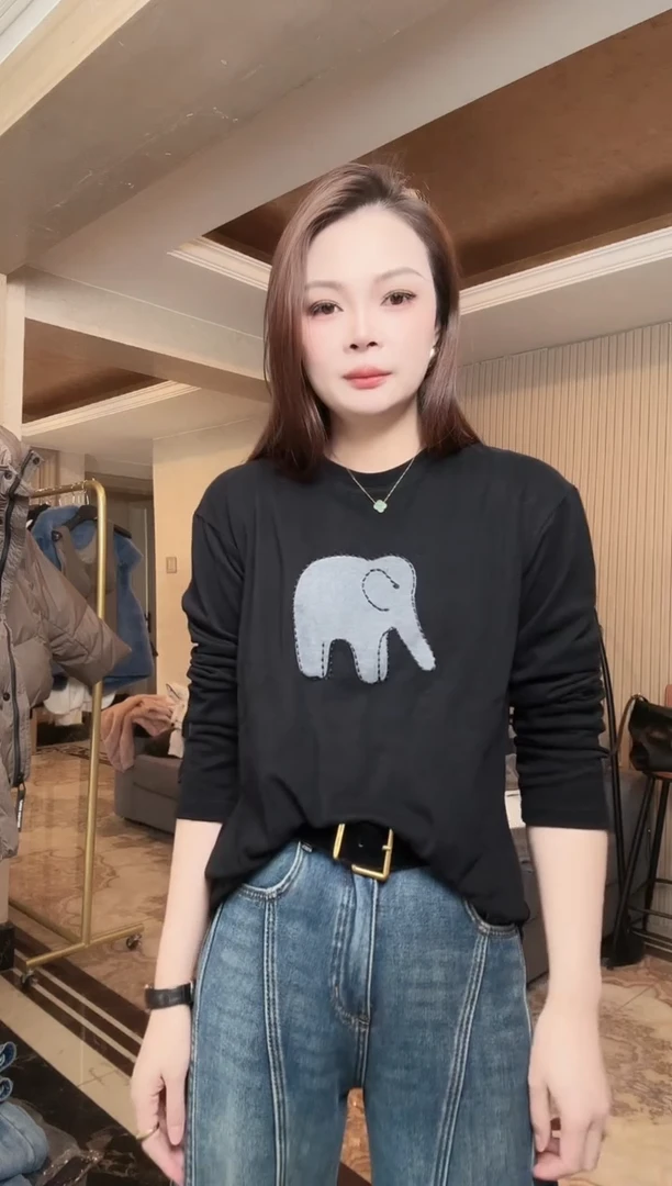 小香磨毛打底T恤孤品