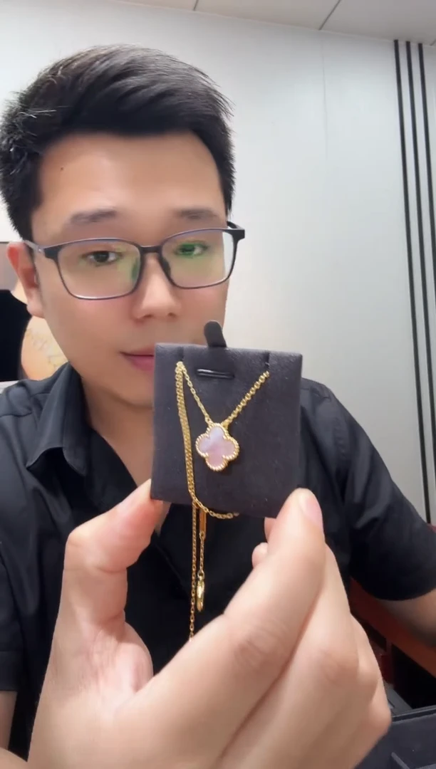 18K金镶嵌贝壳（贝母）套链粉色k黄，大号四叶草套链