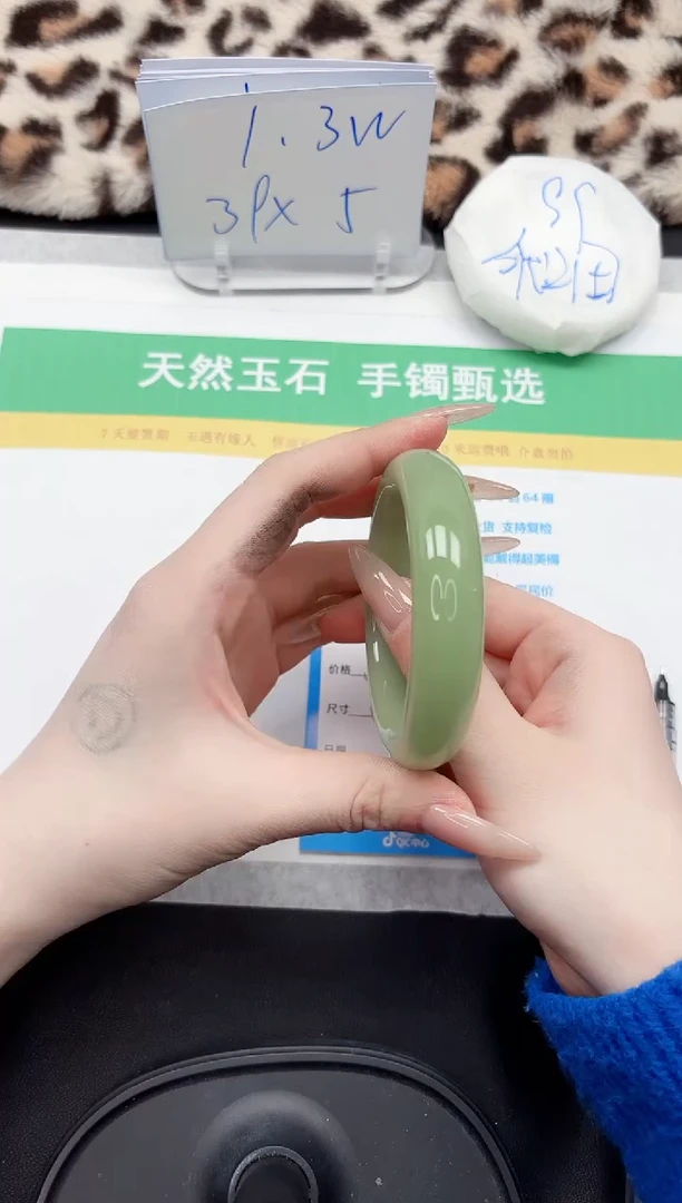 【闪购商品】石英质玉手镯未镶嵌216-61