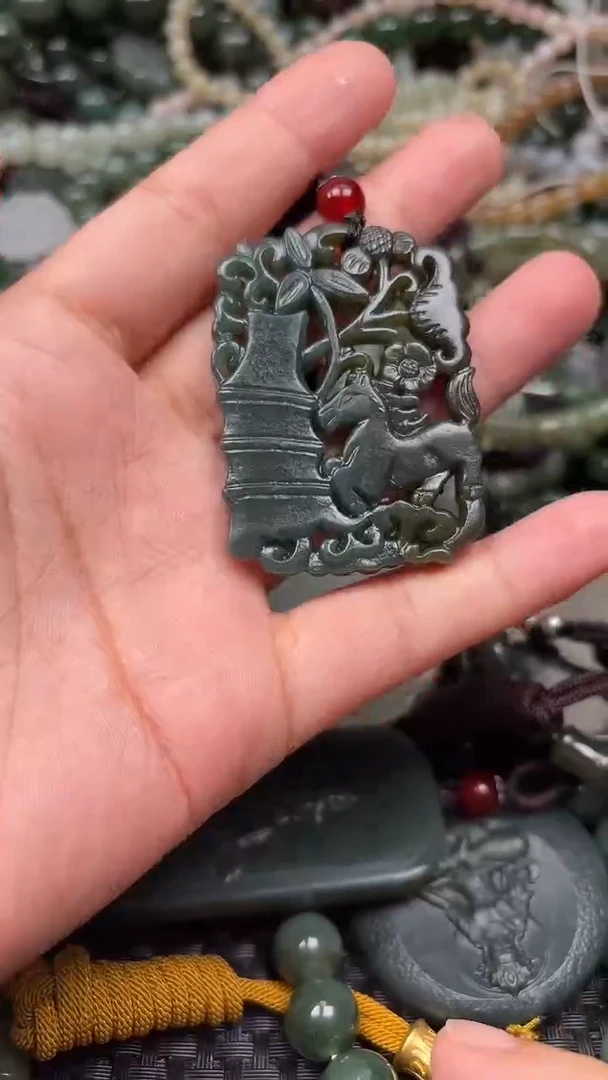 颈饰未镶嵌和田玉1