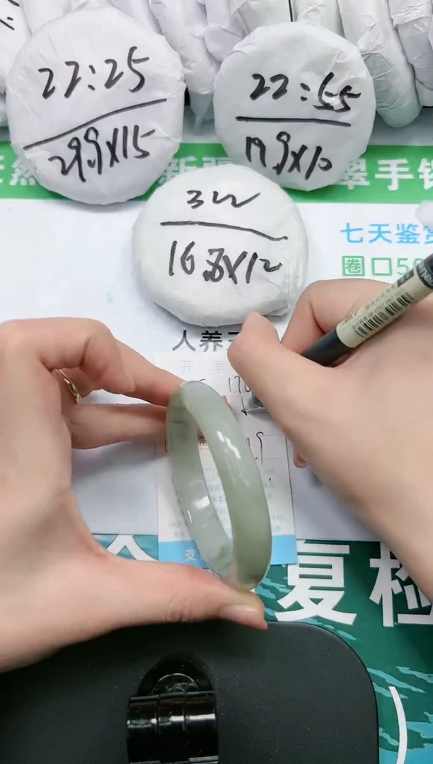 【闪购商品】石英质玉手镯未镶嵌K176-58