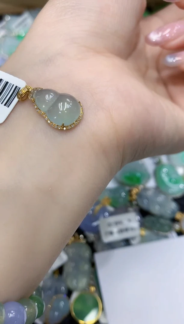 翡翠18K金镶嵌颈饰111111111111