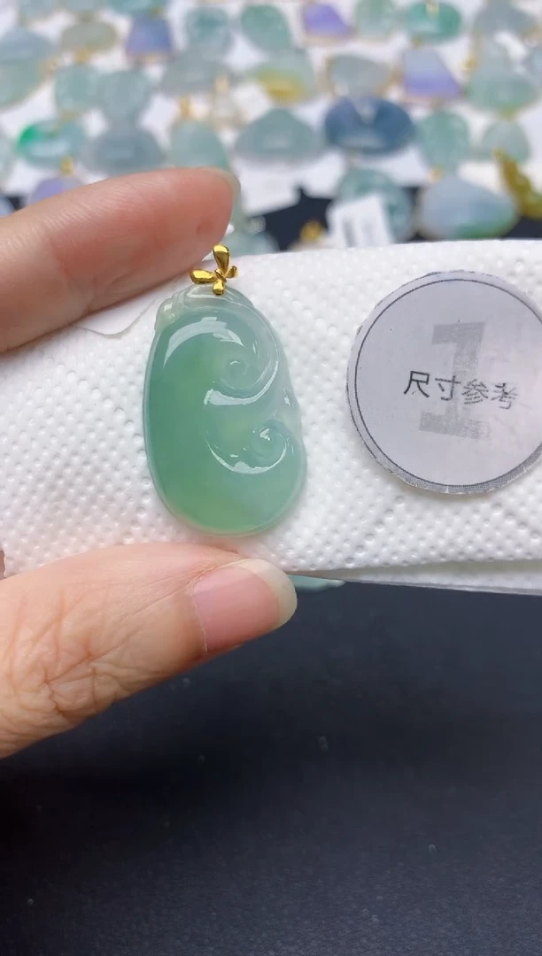 翡翠18K金镶嵌颈饰天然缅甸A货翡翠