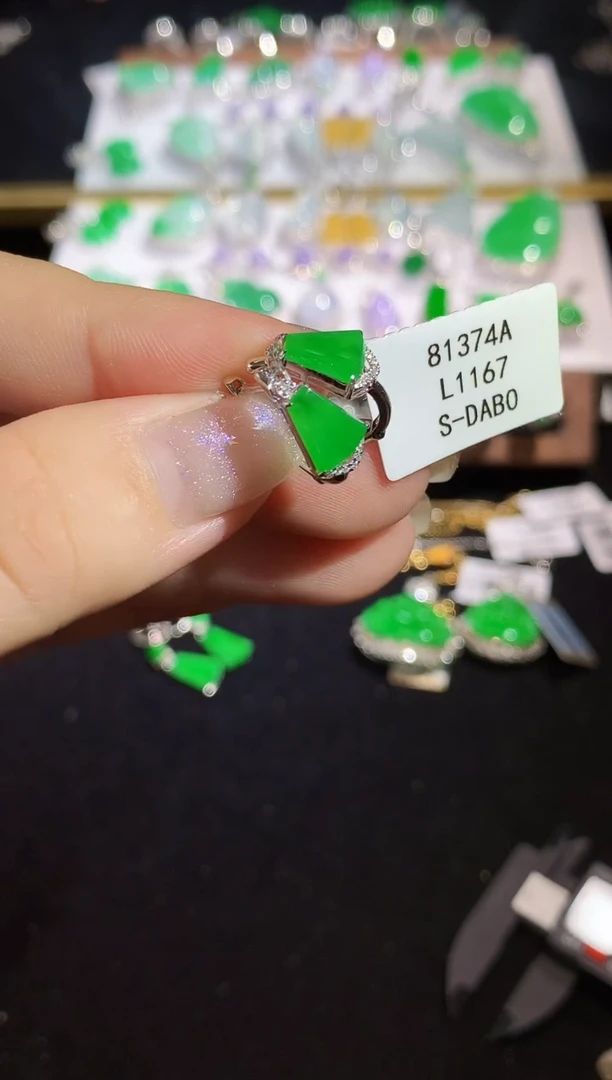 翡翠18K金镶嵌耳饰L1167多样性发其一