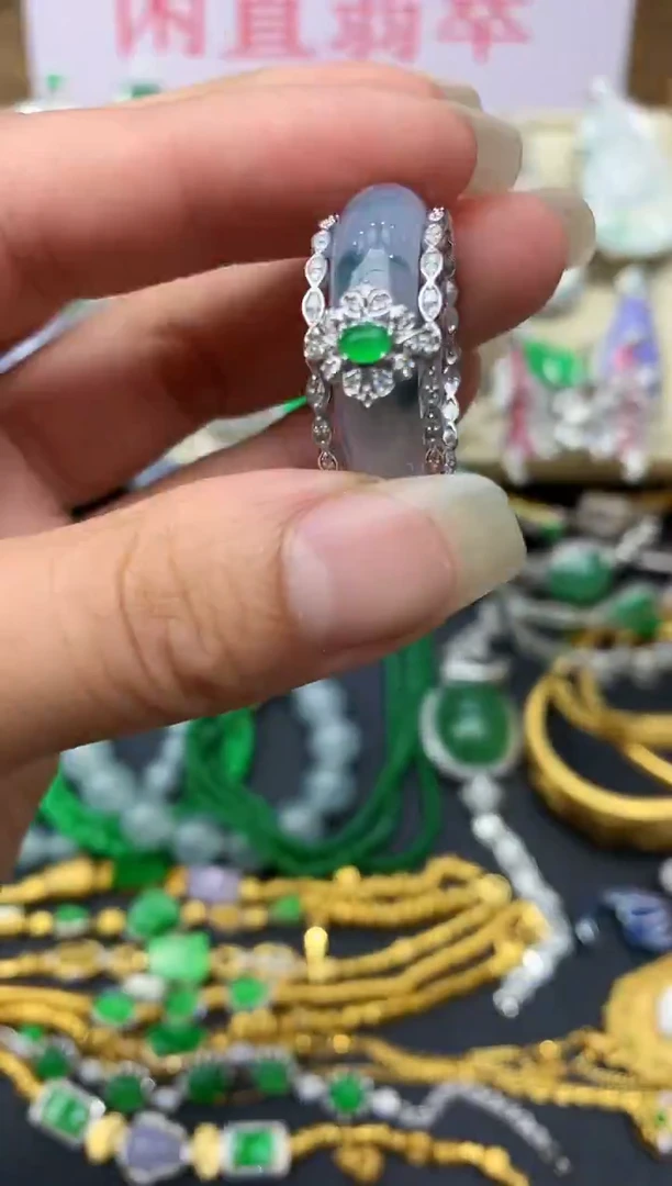 18K金镶嵌戒指翡翠555-中国好珍宝